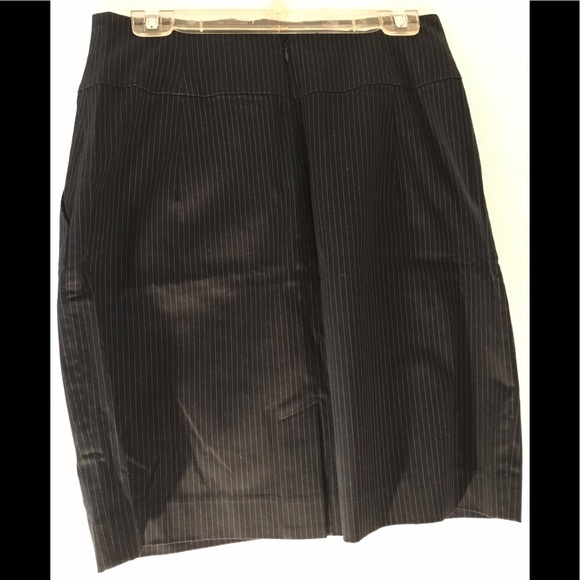 NWT, Banana Republic Pinstripe Pencil Skirt, Size 8, & Black - Picture 3 of 6